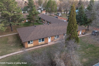 229 S Grove St, Hebron, ND 58638
