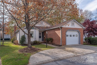 308 Somerton Ct, Hendersonville, NC 28791