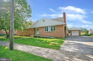 220 Lincoln Way E, New Oxford, PA 17350