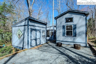 793 Highland Hills Rd, Pineola, NC 28657