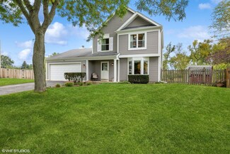 16 Huntington Ct, Mundelein, IL 60060