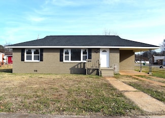 900 N Cave St, Tuscumbia, AL 35674