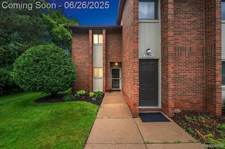33847 Pondview Cir Unit 22, Livonia, MI 48152