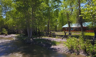 6256 Bartlett Point Rd, MacKay, ID 83251