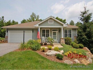 107 Chancery Ct, Flat Rock, NC 28731