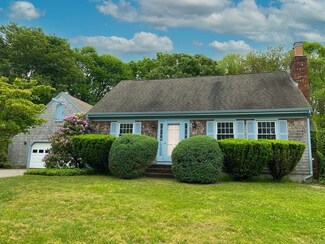 24 Arrowhead Ln, South Dartmouth, MA 02748