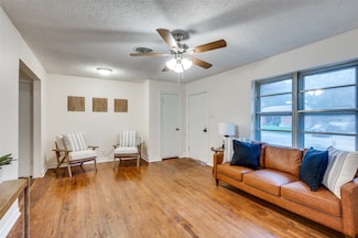 7612 Oxley Dr, Richland Hills, TX 76118