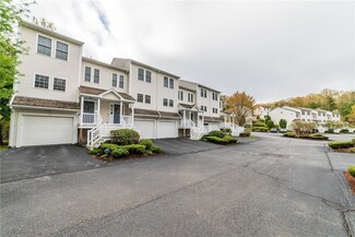 67 Red Brook Ln, West Warwick, RI 02893