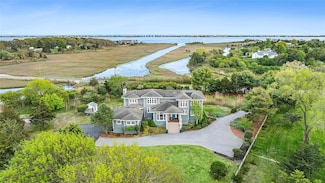 14 S Country Rd, Westhampton, NY 11977