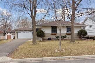 626 Park Valley Dr E, Hopkins, MN 55343