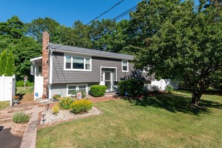 43 Eastfield Dr, Brockton, MA 02302