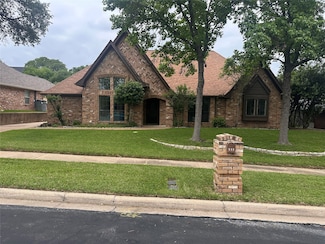 532 Evergreen Dr, Hurst, TX 76054