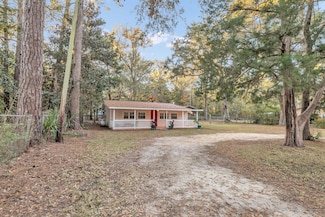 810 McDaniels Fishcamp Rd, Freeport, FL 32439