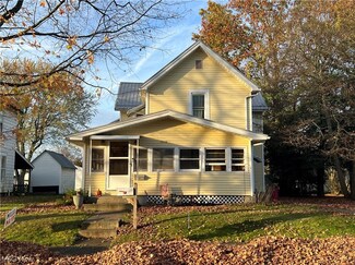 1256 Vine St, Coshocton, OH 43812