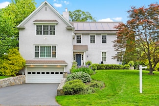 44 Larkspur Rd, Fairfield, CT 06824