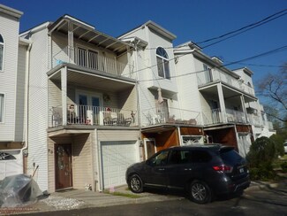 29 Gail Ct, Staten Island, NY 10306