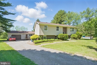 4202 Wolf Ct, Hampstead, MD 21074