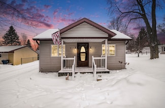 211 N Linden Ave, Fremont, MI 49412