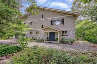 109 Highland Ln, Hawley, PA 18428