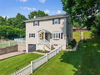 219 Tea Rose Ln, Natrona Heights, PA 15065