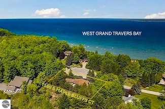 1550 S Maple Bluffs Ct, Suttons Bay, MI 49682