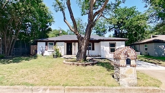 424 Parkside Dr, Fort Worth, TX 76108