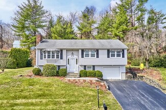 8 Appletree Ln, Leominster, MA 01453