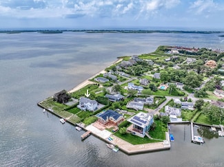 2 Bayside Ave, East Quogue, NY 11942