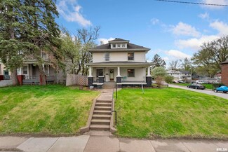 933 W Locust St, Davenport, IA 52804