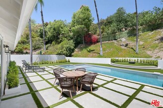 4405 Estrondo Dr, Encino, CA 91436