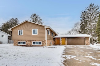 466 82nd Ave NE, Minneapolis, MN 55432