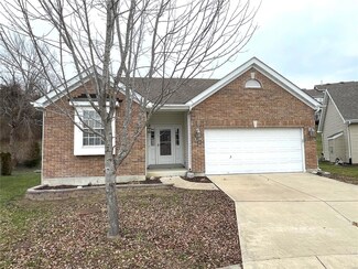 325 Hunters Heights Dr, Eureka, MO 63025