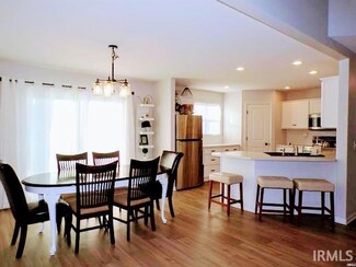 387 Lago Ct, Fort Wayne, IN 46818