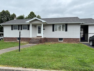 215 Hillside Ave, Dupont, PA 18641