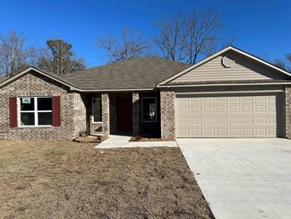 1376 Meadows Dr, Benton, AR 72019
