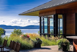 807 Quakers Smith Point Rd, Shelburne, VT 05482