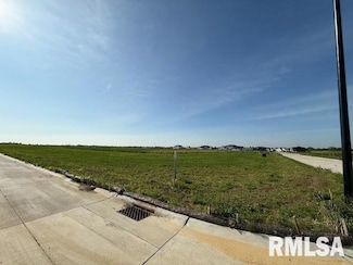 5693 Martin Ave, Bettendorf, IA 52722