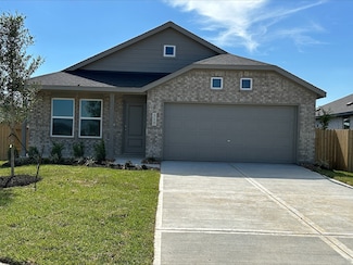 318 Emma St, Angleton, TX 77515