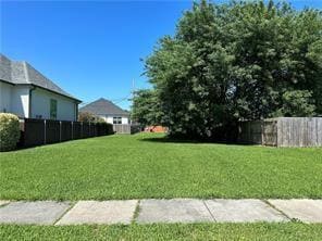 105 Cougar Dr, Arabi, LA 70032