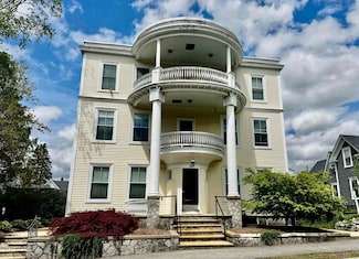 98 Pennacook St, Manchester, NH 03104