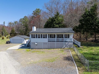 25 Winchester Woods Dr, Murphy, NC 28906