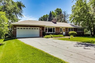 21W089 Woodview Dr, Itasca, IL 60143