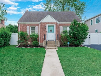 71 Van Nostrand Ave, Merrick, NY 11566