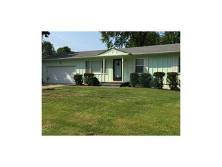 10804 E 34th St S, Independence, MO 64052