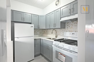 33-27 13th St Unit 2, Queens, NY 11106