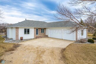 10124 6th St S, Fargo, ND 58104