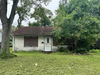 13 Marilyn Ln, East Saint Louis, IL 62206