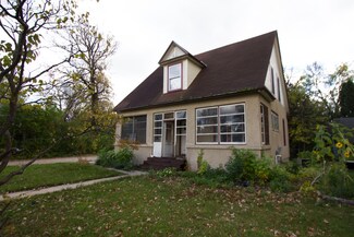 610 1st St E, Thief River Falls, MN 56701