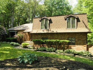 516 Willow Grove Dr, Munroe Falls, OH 44262