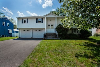 17 Hammick Rd, West Hartford, CT 06107